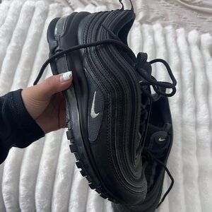 Nike Men's Black and Silver Sneakers